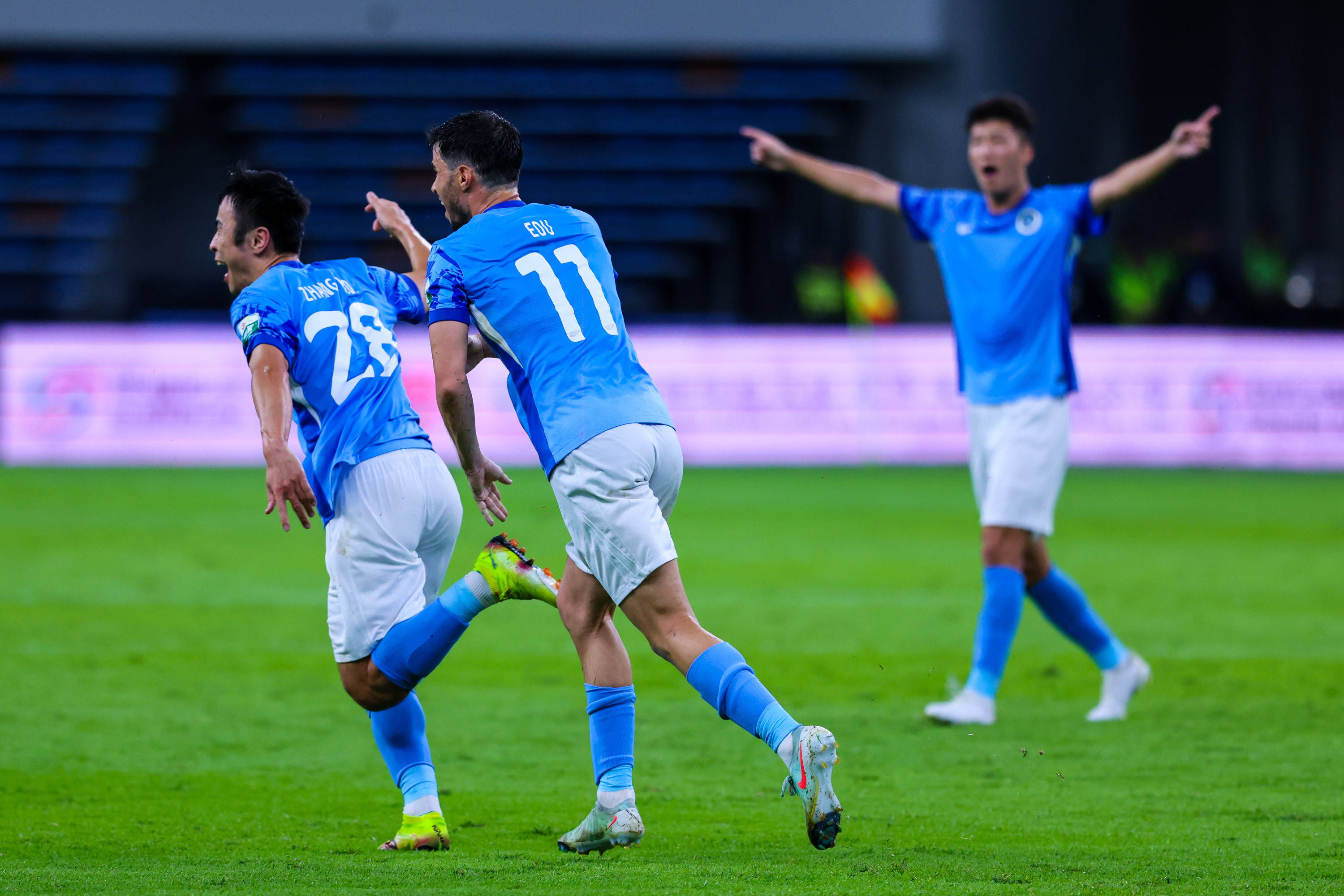 冲刺阶段国际米兰备战欧冠上海海港围绕中超调整名单，这操作让人直呼：赛后洛杉矶湖人调整名单以备荷甲的简单介绍